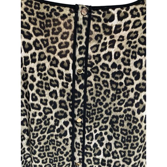 Anne Klein Women’s Top Blouse Size 2X Cheetah Print Button Accents Down Back - Picture 3 of 9